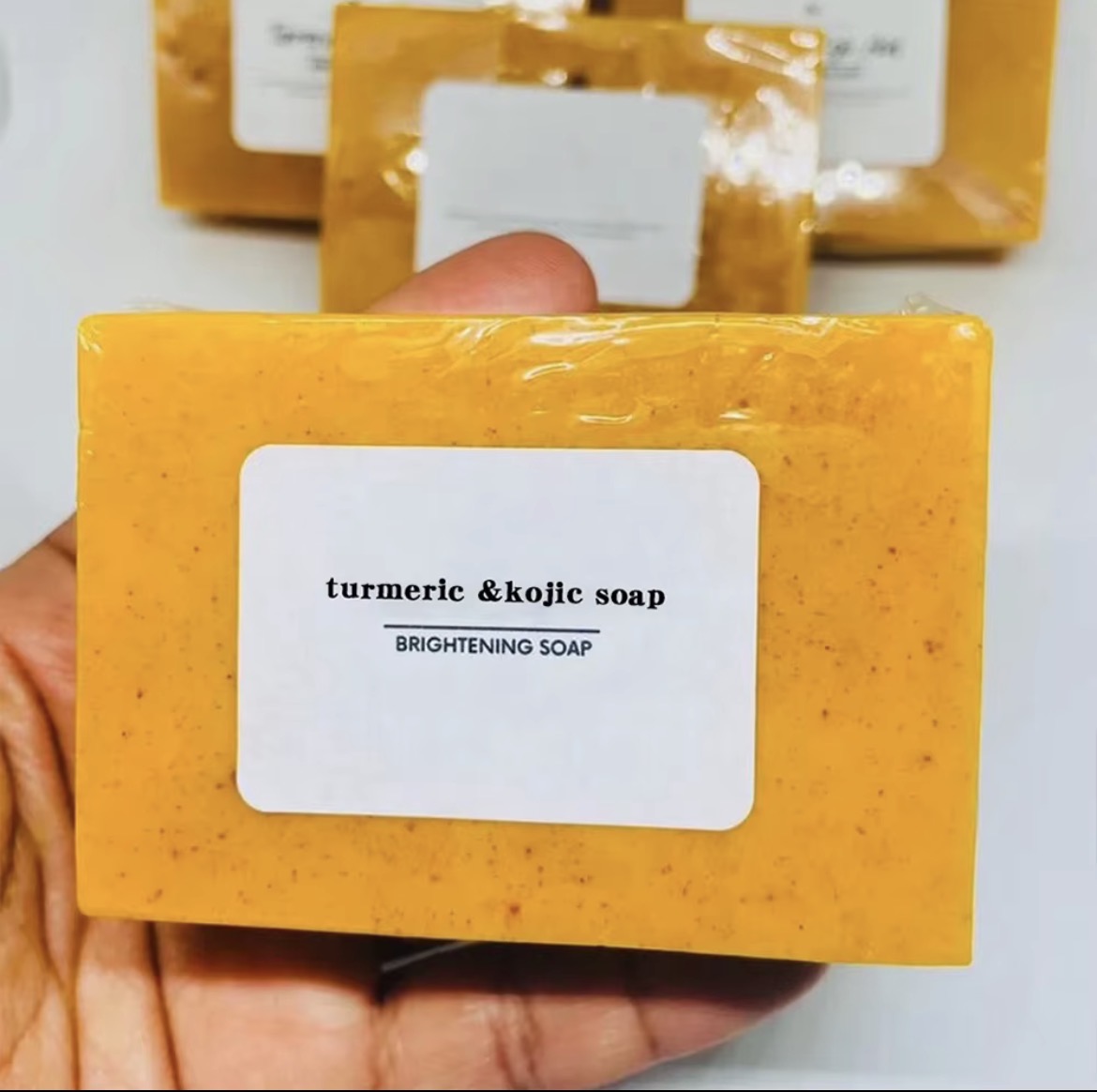 Lot de 3 Savons Éclaircissants Naturels au Curcuma et à l’Acide Kojique – Nettoyant et Éclat du Teint